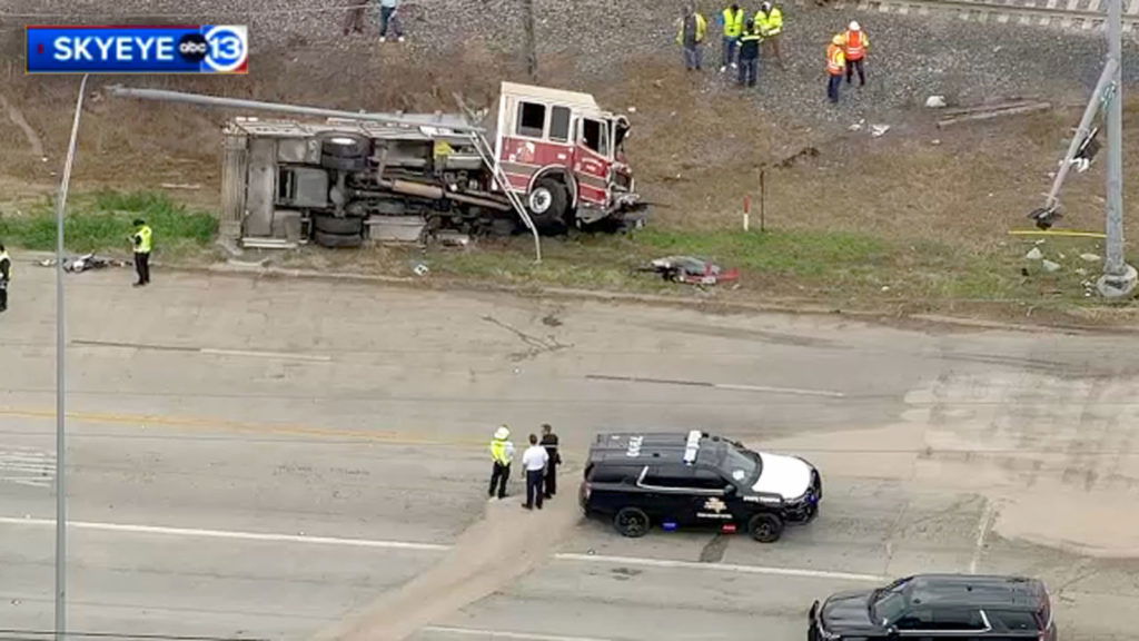 Montgomery Co. fire truck crash: 5 people, including 4 firefighters, transported to hospital after collision near FM 1774 - KTRK-TV