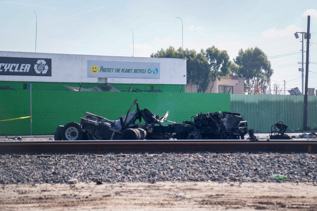 9 Los Angeles firefighters injured, 2 critically, in explosion of burning truck's fuel tank - NBC News