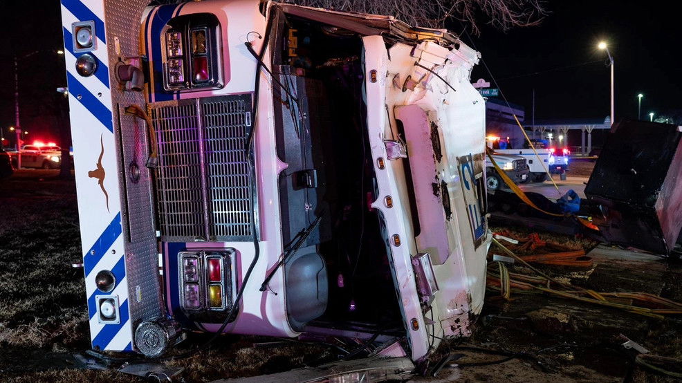 2 Fort Worth firefighters injured, 1 critically, in fire truck accident - WOAI