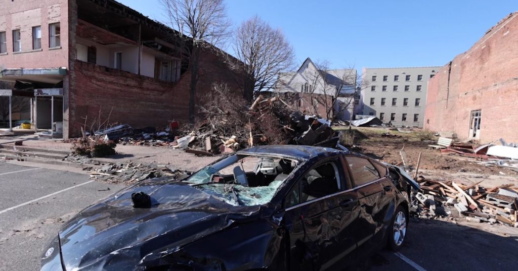 Surviving inside a car during a tornado - WKRN News 2