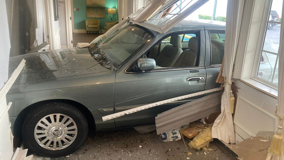 Car crashes into Tennessee funeral home while funeral is in progress - KEYE TV CBS Austin