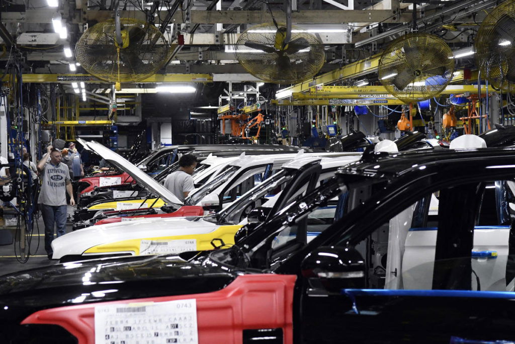 Auto workers threaten to strike again at Ford's huge Kentucky truck plant in local contract dispute - Yahoo Finance