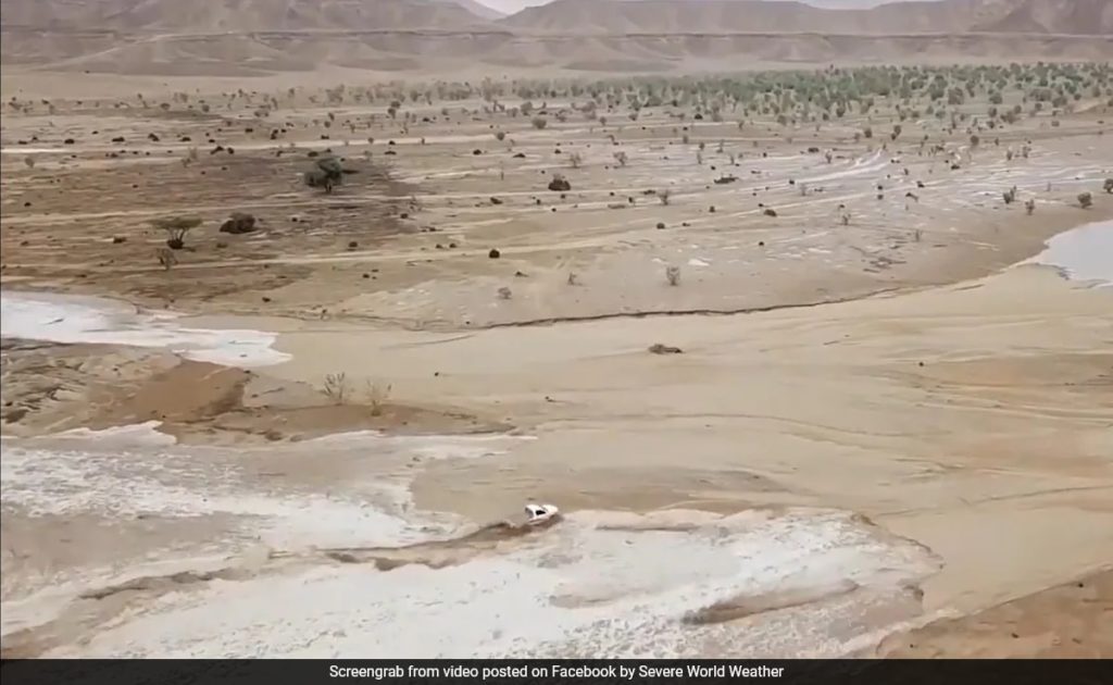 Old Video Of Truck Narrowly Escaping Flash Flood Waters in Saudi Arabia Is Viral - NDTV