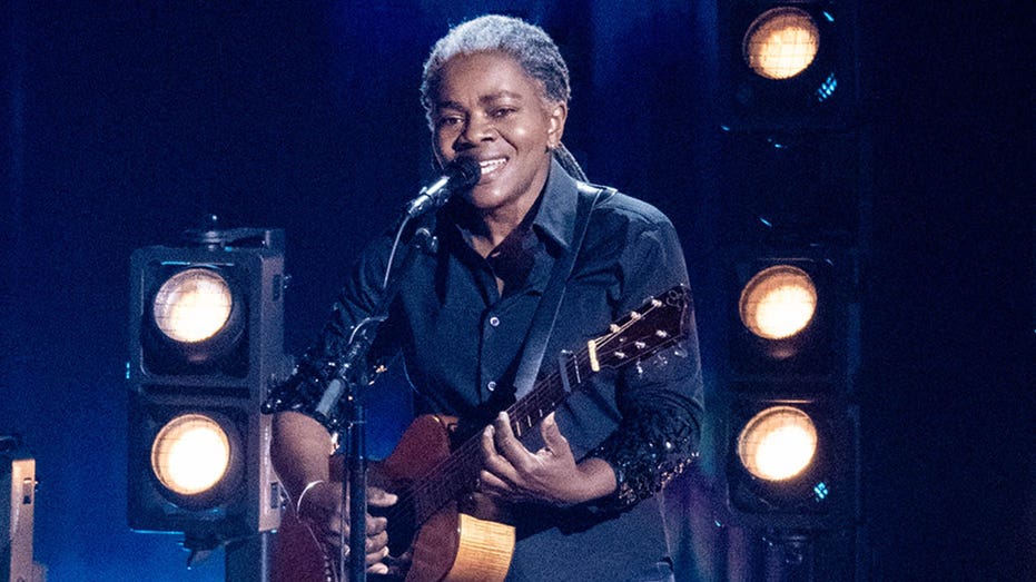 Tracy Chapman's 'Fast Car' Grammys performance puts her career in spotlight - Fox News