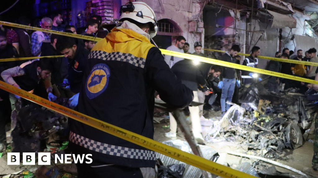 Syria: Seven dead after car bomb tears through market in Azaz - BBC.com