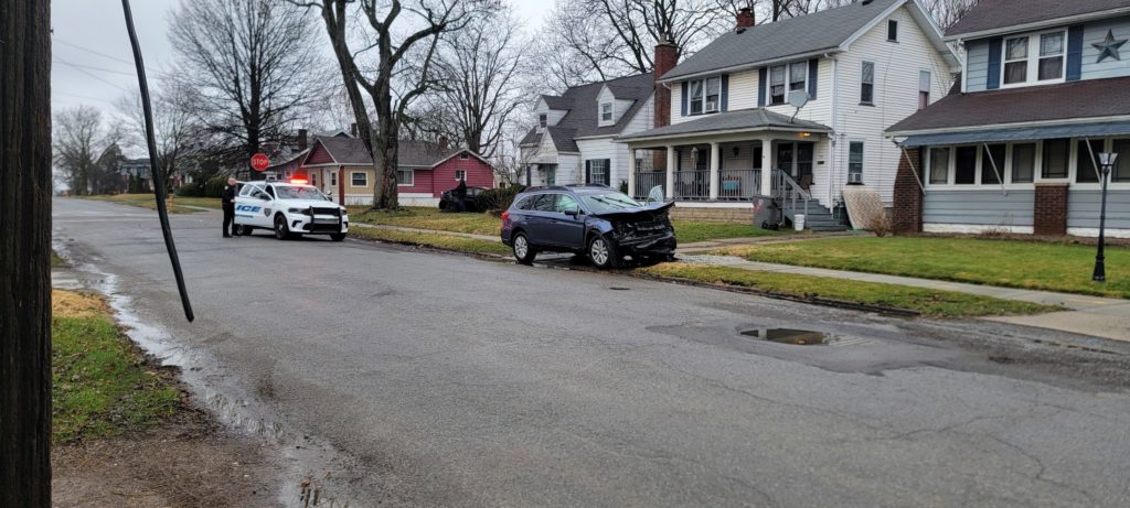 One sent to hospital in Youngstown car accident on west side - WFMJ