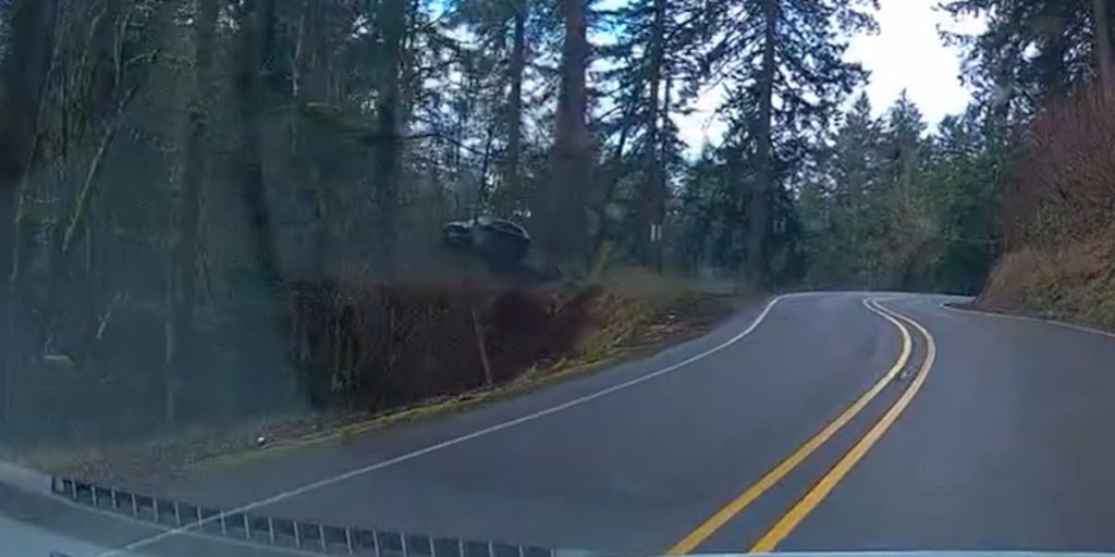 Video shows car driving off cliff in Clackamas County - Fox 12 Oregon