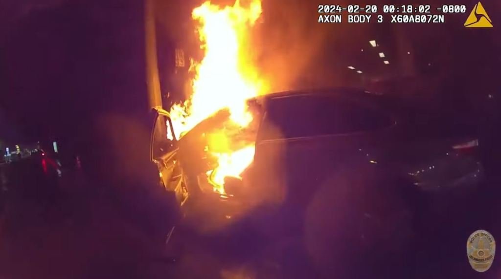 Rescue of 14-year-old driver, another teen from burning car in Encino is shown on bodycam footage - LA Daily News