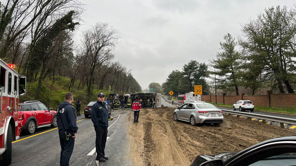 Overturned dump truck creates muddy mess on 295 in DC - FOX 5 DC