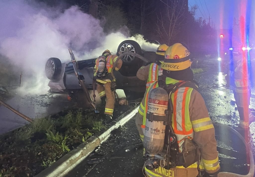 3 injured in Sherwood crash, car fire - KOIN.com