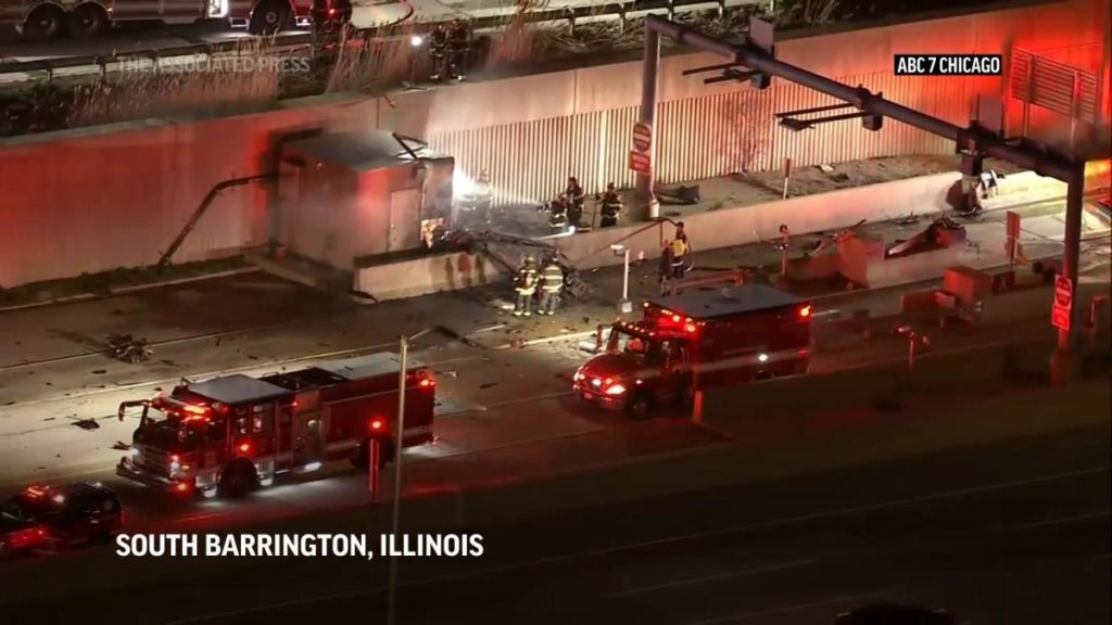 Driver dies after car slams into I-90 toll plaza in Illinois - Yahoo! Voices