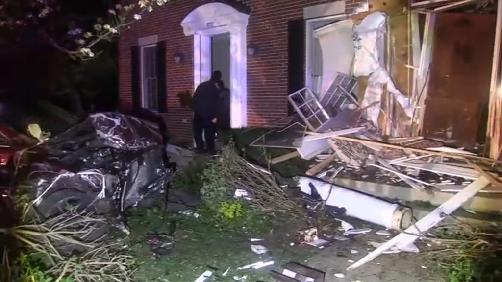 Car slams into parked vehicle, Winnetka townhome waking neighbors 'Sounded like an explosion' - WLS-TV