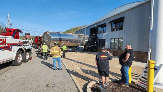 Truck driver injured after crashing into Murrysville collision center - TribLIVE