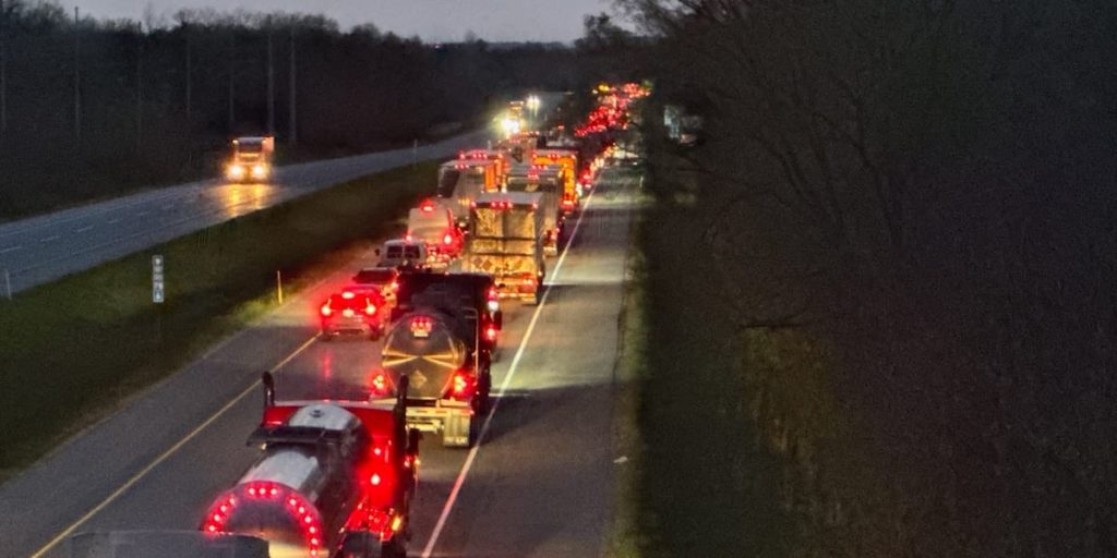 Emergency crews respond to crash involving box truck, minivan on Toll Road - WNDU