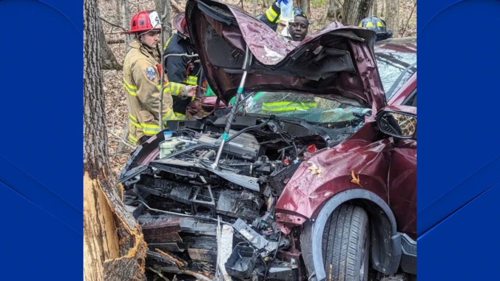 Serious injuries reported in Manchester car crash - NBC Connecticut