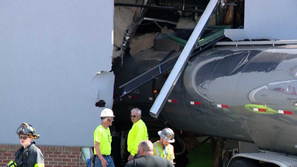 Manager speaks out after truck crashes into building - WTAE Pittsburgh