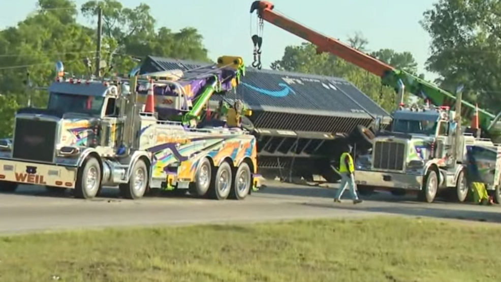 Overturned truck causing delays in Birmingham - Alabama's News Leader