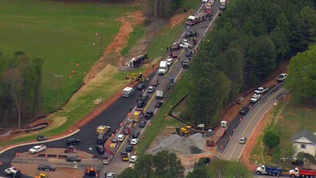 South Carolina: Multi-vehicle crash involving cement truck - WYFF4 Greenville