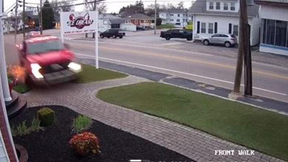 Truck crashes through Massachusetts ice cream stand parking lot, narrowly missing family: WATCH - Fox News