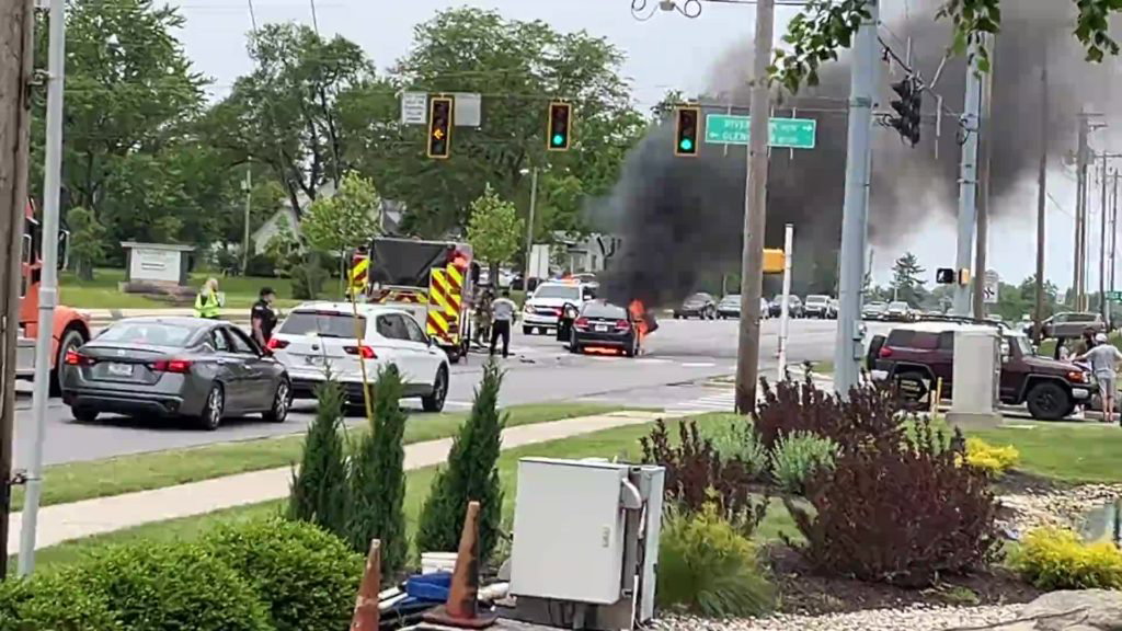 Car catches fire after crash on Illinois Road - WANE