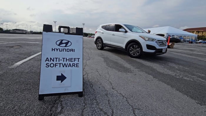 San Antonio Hyundai car owners finding 'peace of mind' at anti-theft event - KSAT San Antonio