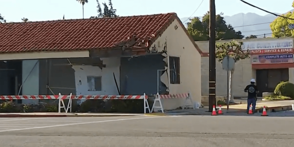 3 killed and 3 hurt when car flies into power pole, knocking out electricity in Pasadena, California - NBC News