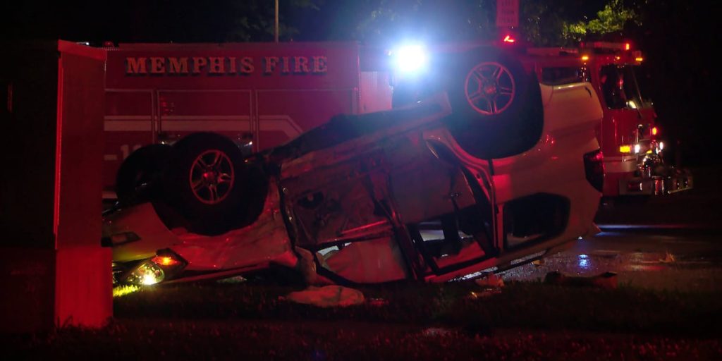 MPD investigates car crash on Poplar Ave. - Action News 5