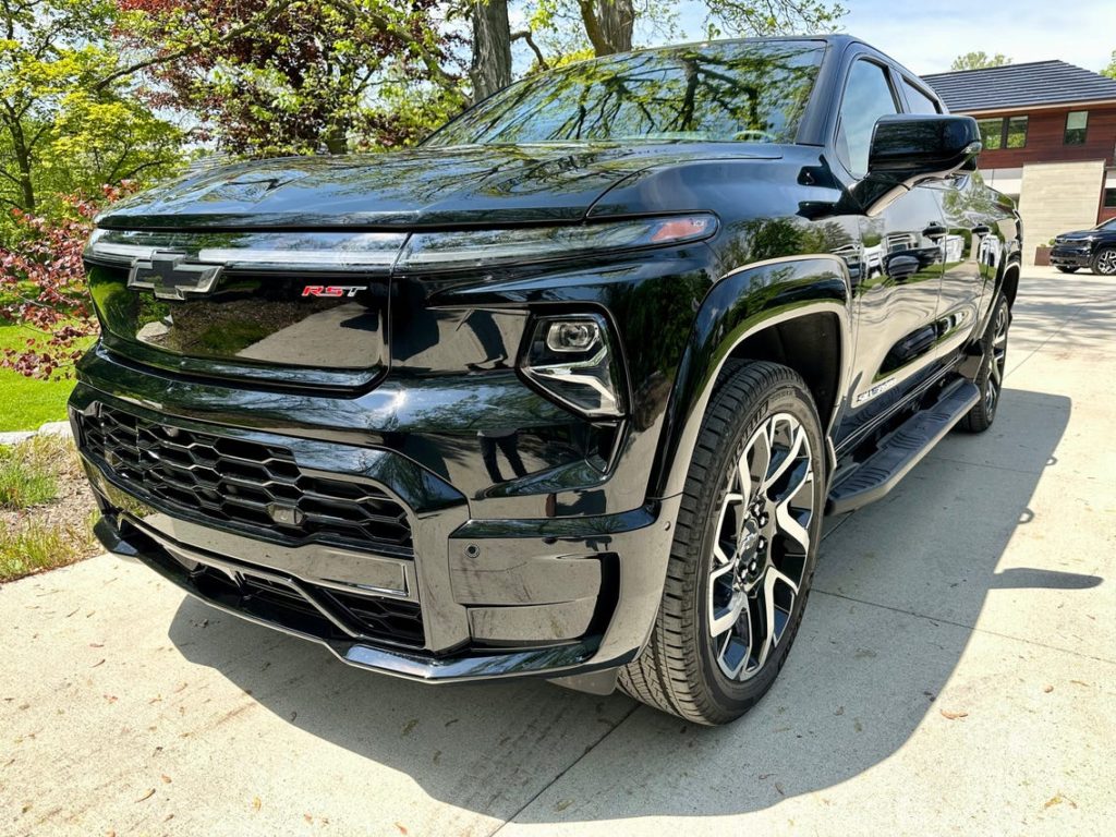 Electric Chevy Silverado first drive: This could win over truck people - Business Insider