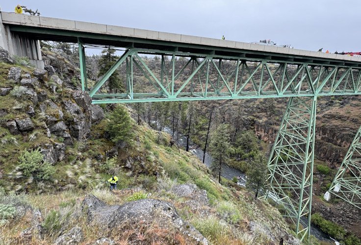 Car plunges 300 feet off Hwy. 26 north of Warm Springs at Mill Creek Bridge, road closed for lengthy recovery effort - KTVZ