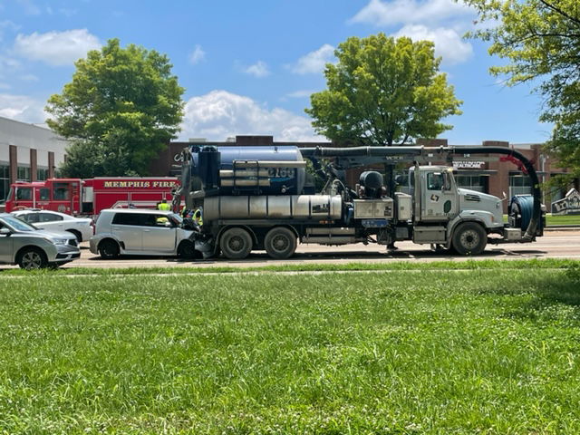 One dead in wreck involving large truck on Sam Cooper - WREG NewsChannel 3