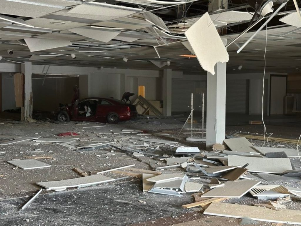 Car crashes through South Mall store, witness says - lehighvalleylive.com