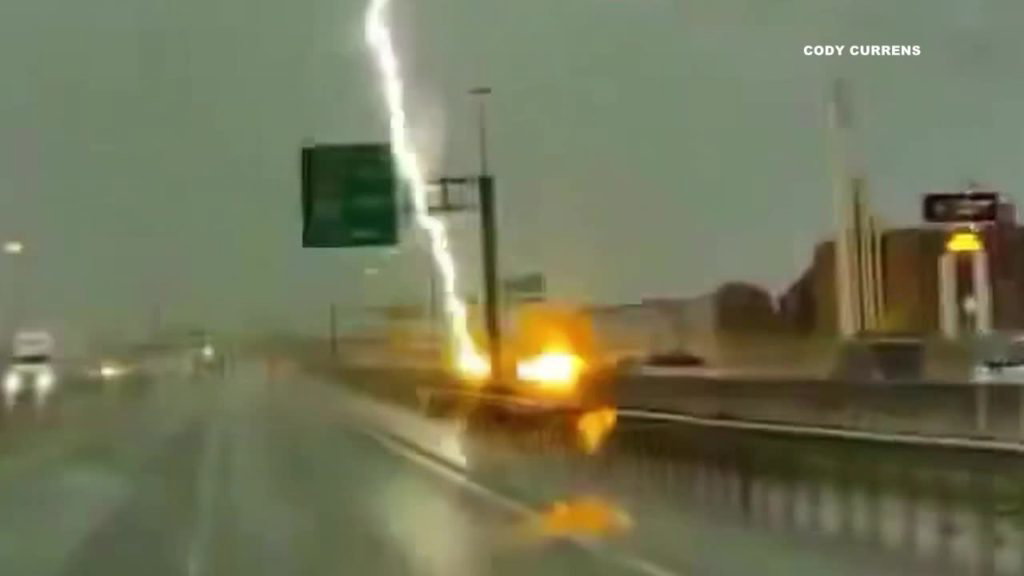 Dashcam video shows Fort Worth electrician’s work truck struck by lightning - FOX 4 News Dallas-Fort Worth