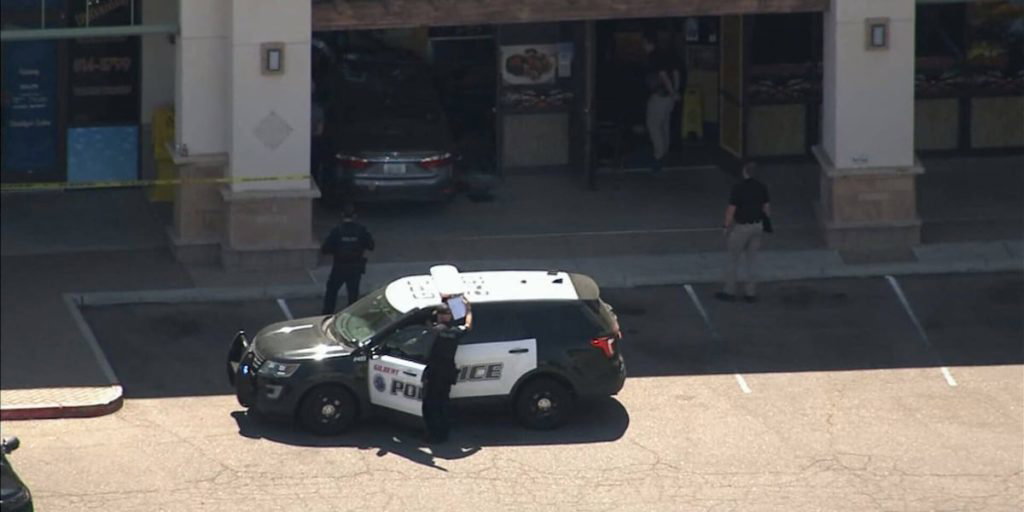 Man found dead inside car he drove into Gilbert restaurant - Arizona's Family