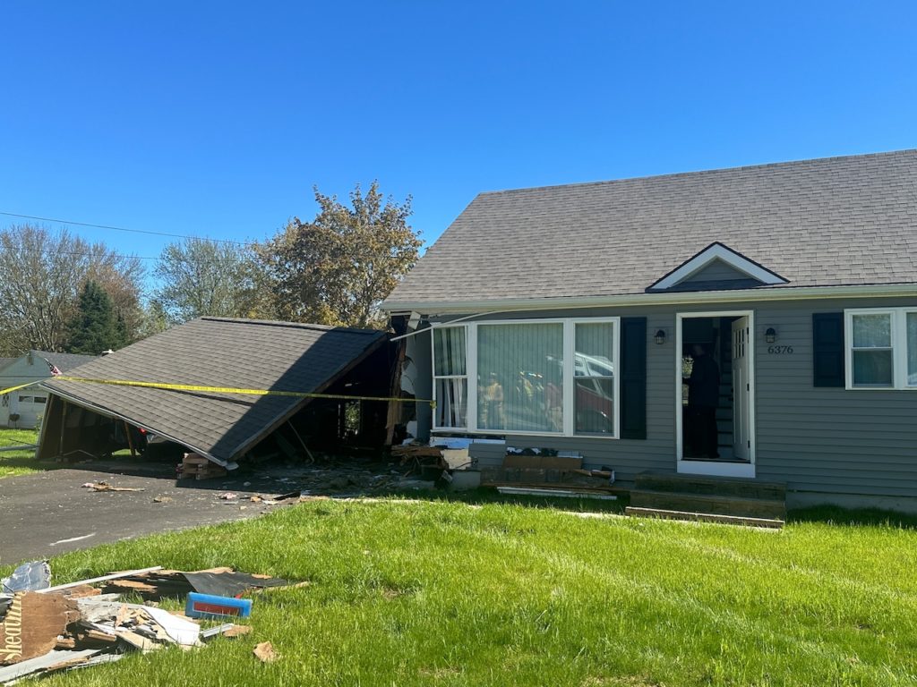 Man crashes truck into Cicero home, ripping garage off the house - syracuse.com