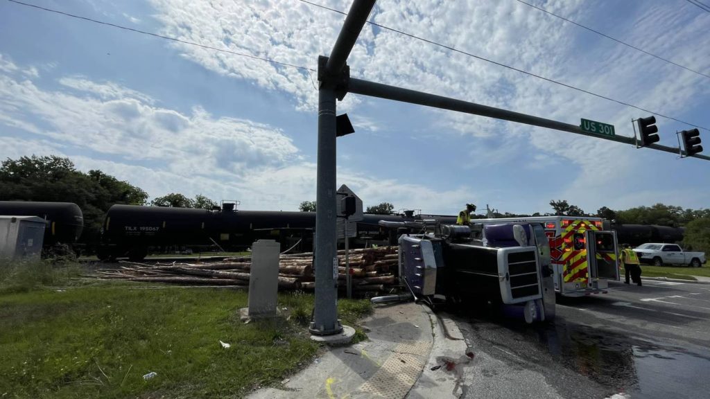 Crash between train and log truck backs up traffic on U.S. 301 in Lawtey, BCSO says - ActionNewsJax.com