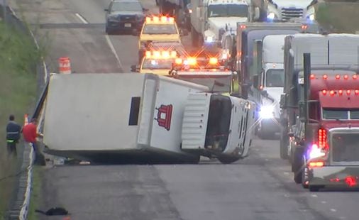 Crash involving box truck reported on Mass Pike in Oxford - The Boston Globe