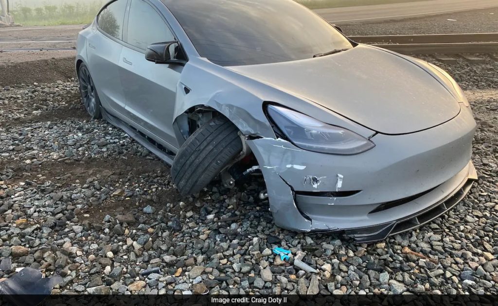 Tesla Owner Says Car Nearly Collided With Train In Self-Driving Mode, Shares Video - NDTV