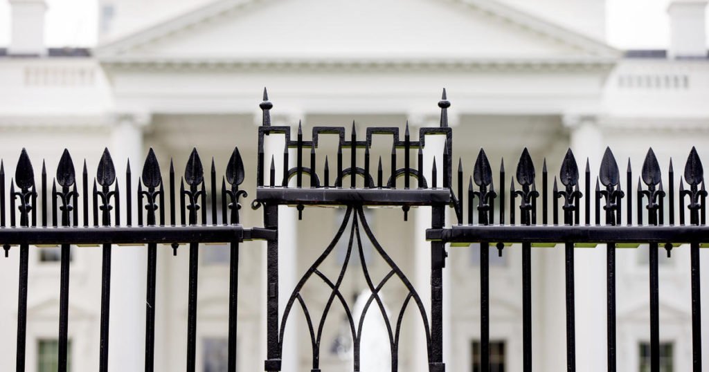 Driver dies after crashing car into White House gate - CBS News