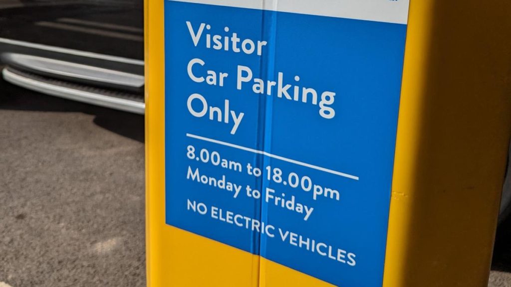 Electric car driver turned away from hospital car park - Yahoo! Voices