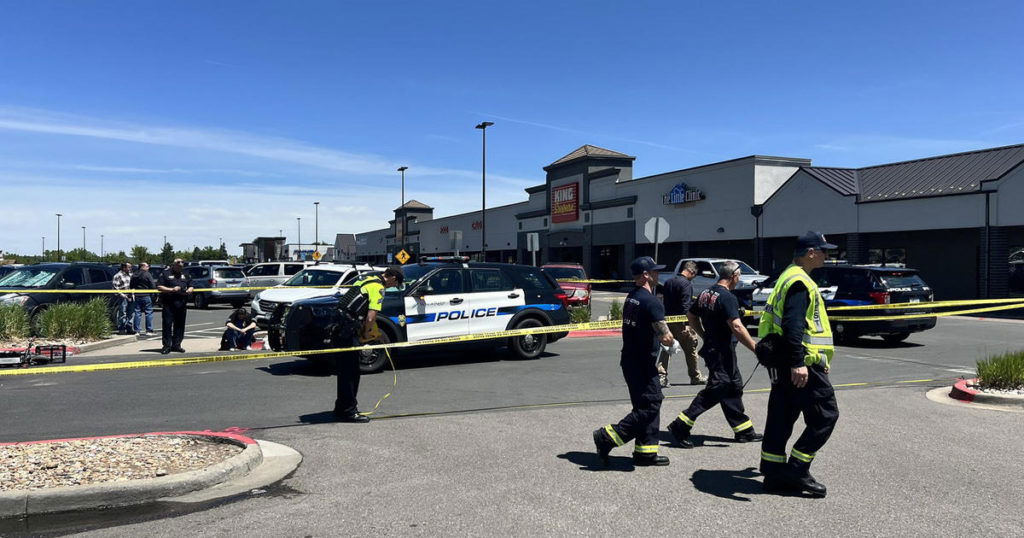 Shoplifting suspect rams police car in Wheat Ridge, 1 arrested as police seek second suspect - CBS News