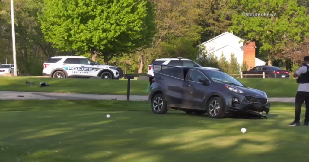 Car crashes onto north suburban Chicago golf course - CBS Chicago