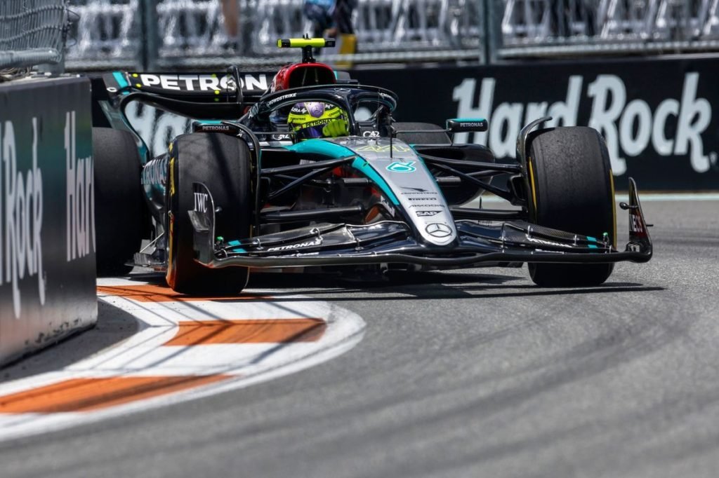 Hamilton: Mercedes has to accept reality its F1 car is off the pace - Motorsport.com
