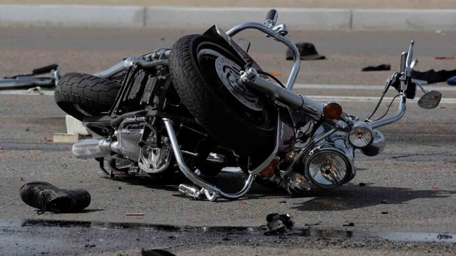 Motorcyclist dies after crashing into vehicle turning left in Phoenix - KTAR.com