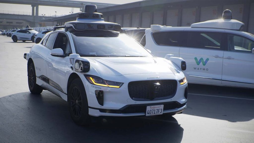 Watch a Waymo Driverless Car Speed Down a Freeway - Video - CNET