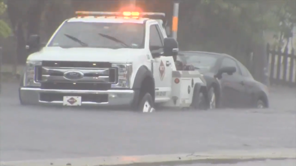 As heavy rain pummels South Florida, tow truck drivers keep busy with stalled cars - WSVN 7News | Miami News, Weather, Sports | Fort Lauderdale