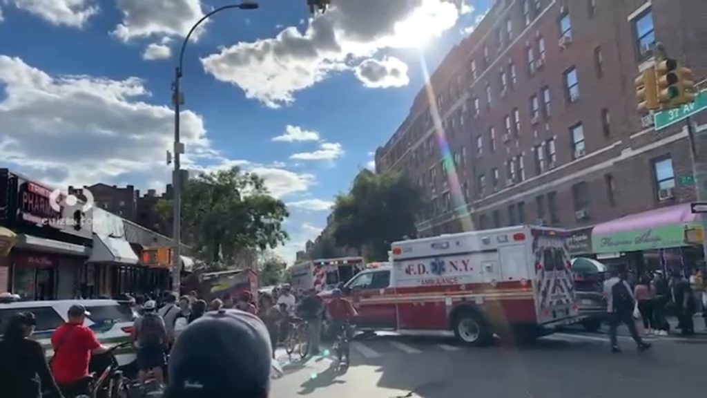 Pedestrians struck by motorcycle in Jackson Heights, Queens - WABC-TV