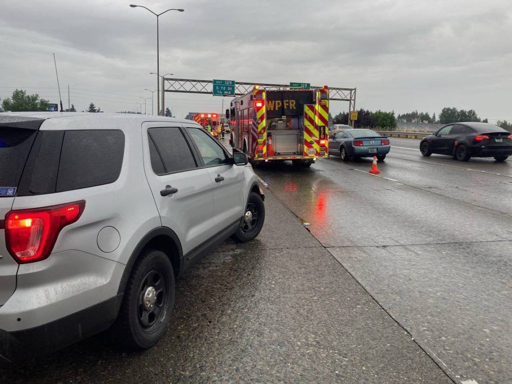 Auburn man is killed after crashing motorcycle into 2 cars in Lakewood area, troopers say - Yahoo! Voices