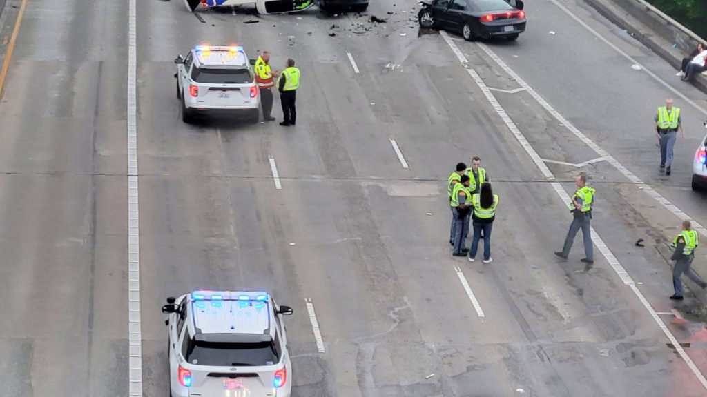 Fatal car crash involving AMR car shuts down SB I-5 - KIRO Seattle