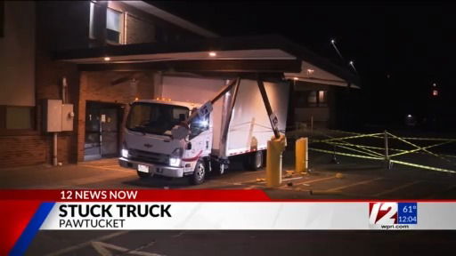 Box truck stuck under awning at Pawtucket business - Yahoo! Voices