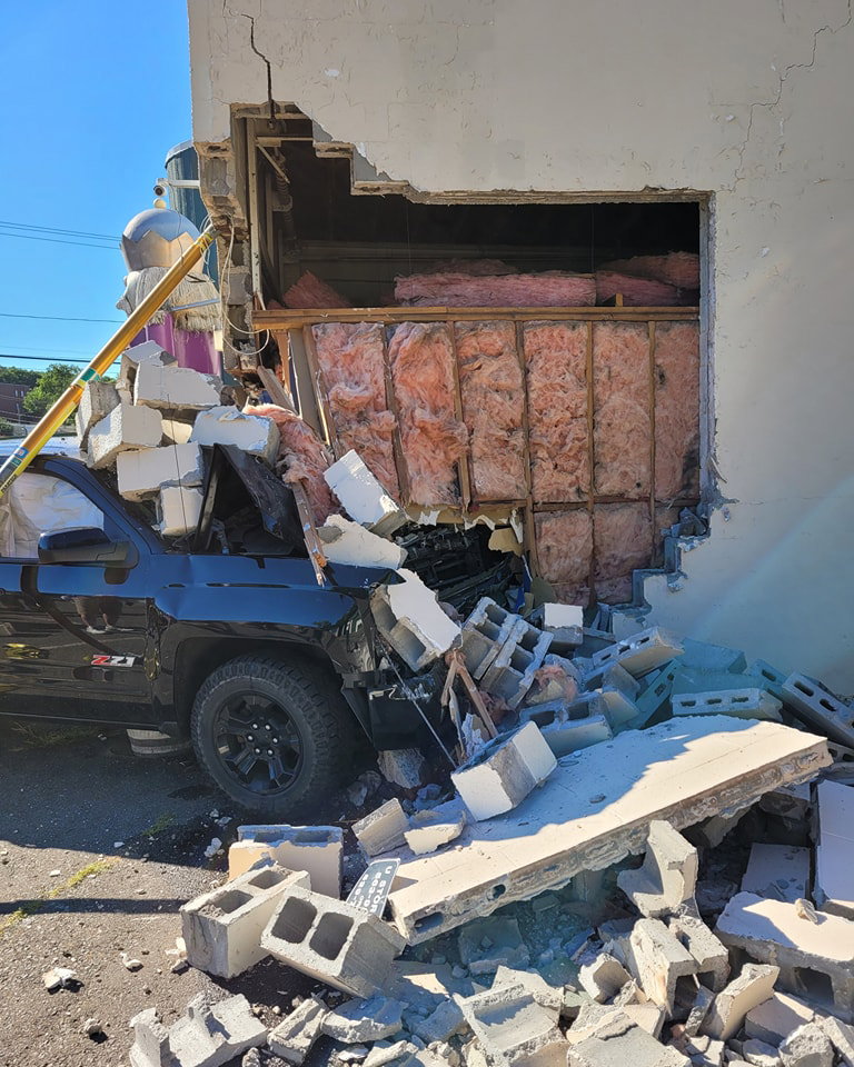 Truck crashes into Pawn Queen shop in Wethersfield - WTNH.com